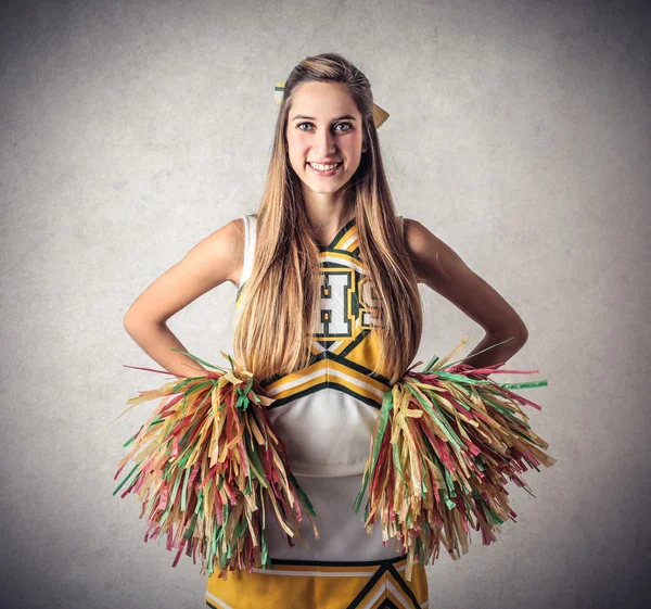 Junge schöne Cheerleader lächelnd — Stockfoto