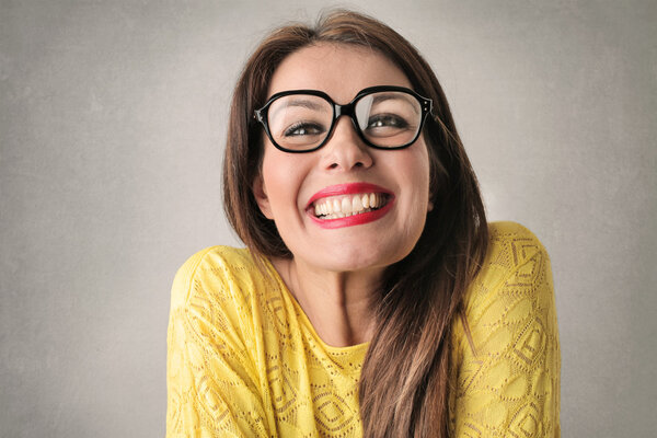 Экспрессивная деловая женщина
