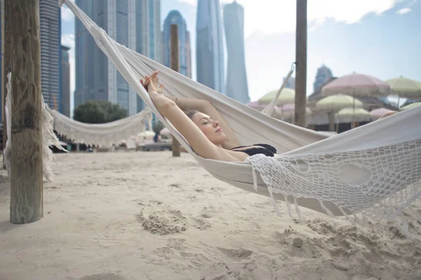 Young Woman Hammock Dubai — Foto de Stock