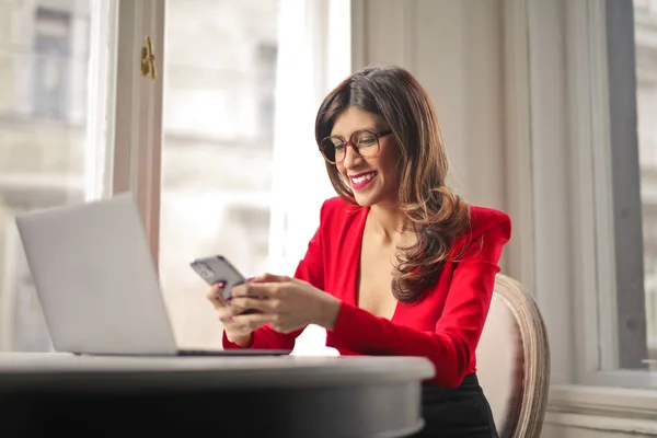 Young Woman Uses Computer Smartphone Home — Stock Photo, Image