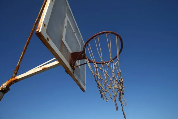Баскетбольная Сетка Фоне Неба — стоковое фото