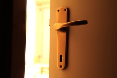 Kapı kolu detaylarını aç