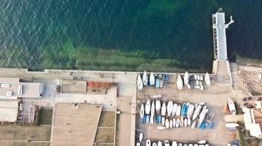 Maggiore Gölü üzerindeki porto manzarası, İtalya