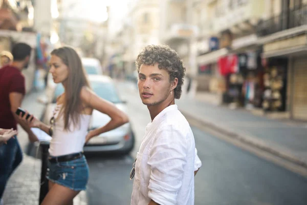 Sokaktaki Genç Adamın Portresi — Stok fotoğraf