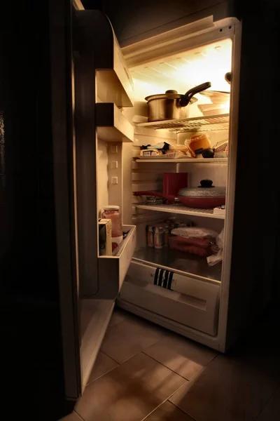 Περιέχεται Ανοικτό Ψυγείο — Φωτογραφία Αρχείου