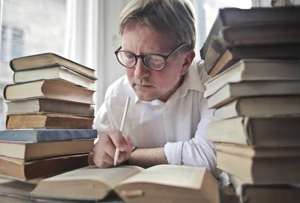 Mann Jubelt Vor Computer — Stockfoto