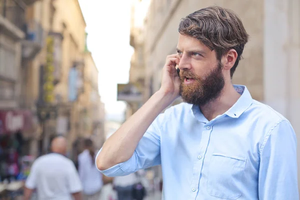 Jonge Man Praten Telefoon Straat — Stockfoto