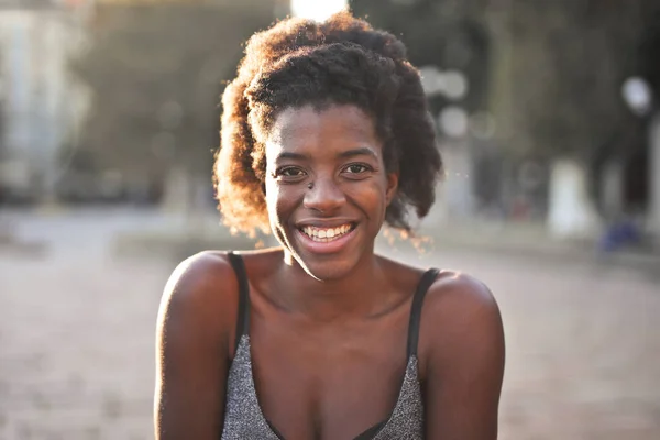 Retrato Jovem Bela Menina Negra — Fotografia de Stock