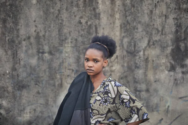 Retrato Uma Jovem Mulher Negra — Fotografia de Stock