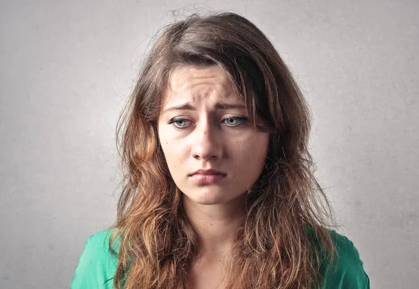 Retrato Uma Mulher Com Expressão Triste — Fotografia de Stock