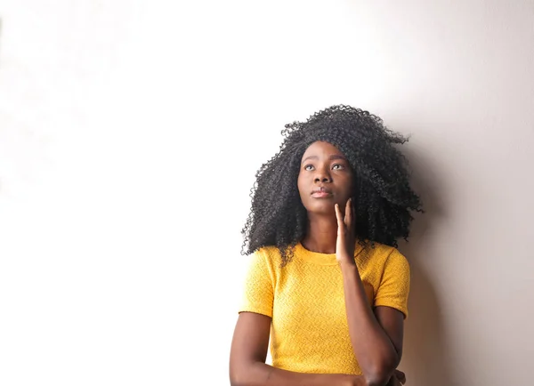 Retrato Jovem Mulher Negra Estúdio — Fotografia de Stock