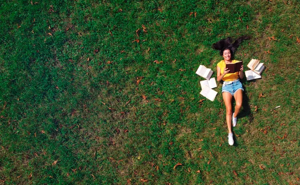 Young Woman Lying Green Meadow Reads Books — Stock Photo, Image
