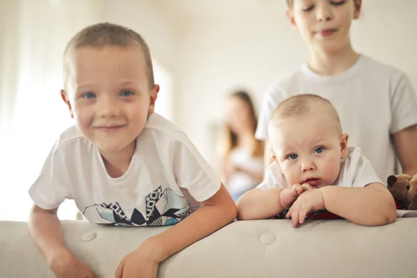 Group Children Home — Stockfoto