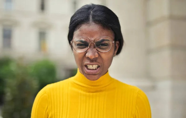 Retrato Una Joven Enojada —  Fotos de Stock