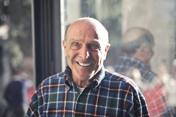 Portrait Smiling Elderly Man — Stock Photo, Image