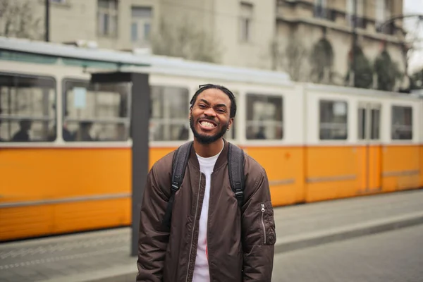 Ung Man Gatan Skämt — Stockfoto