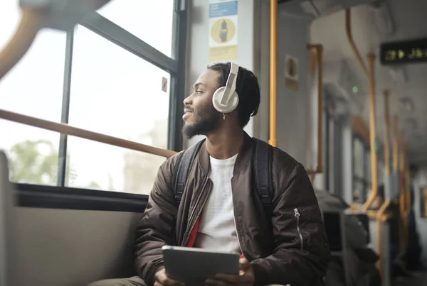 Jonge Man Luistert Naar Muziek Een Tram — Stockfoto