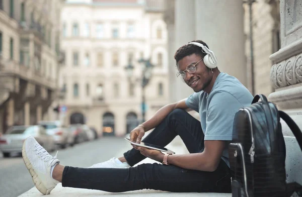 Young Man Uses Tablet School — Stock Photo, Image