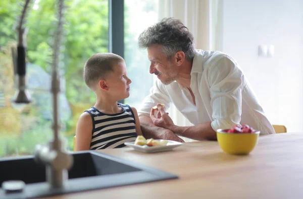 Father Son Kitchen — Stock Photo, Image