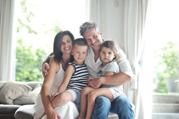 Retrato Uma Família Feliz — Fotografia de Stock