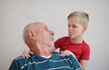 Dede ve torunu portre