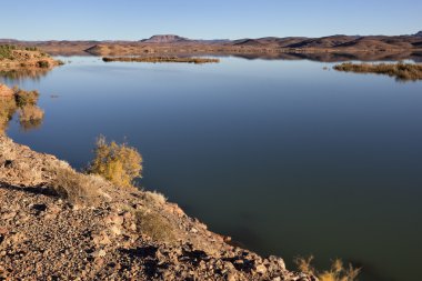 El-Mansur eddabbi Barajı dağlar, ouarzazate.