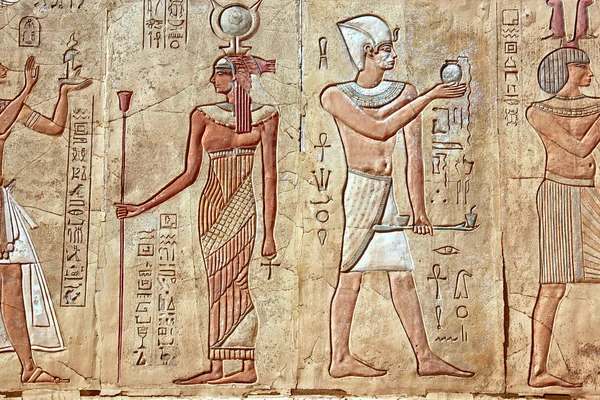 ouarzazate oscar film stüdyolarında yapılan Mısır duvar dekorasyonu