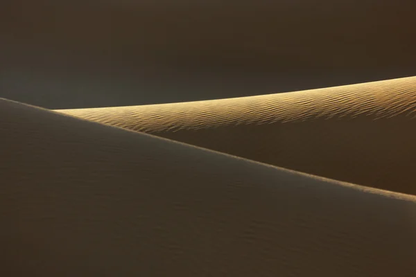 Sanddünen in der Sahara-Wüste Marokkos. — Stockfoto