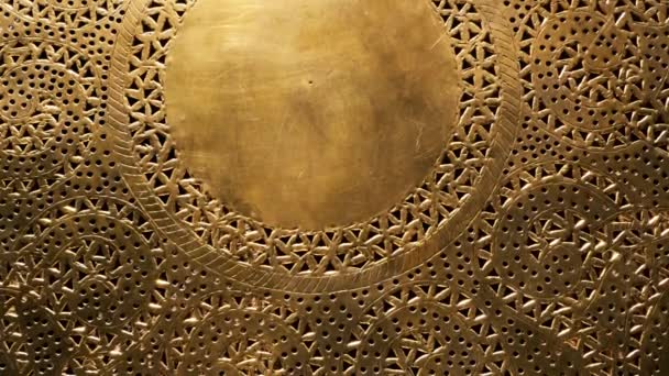 Marocká Arabská Zlatá Mosazná Lampa Složitým Vzorem Ručně Vyráběné Vyrobená — Stock video