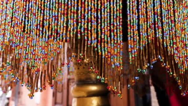Uma Lâmpada Latão Árabe Marroquino Com Cordas Coloridas Contas Handmade — Vídeo de Stock