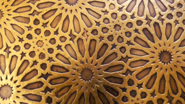 Παραδοσιακά Μαροκινό Ισλαμικό Γεωμετρικό Σχήμα Σχεδιασμού Στην Αρχιτεκτονική Χρυσή Πόρτα — Αρχείο Βίντεο