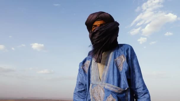 Портрет Марокканця Тюрбані Автентичний Бедуїн Південного Марокко — стокове відео