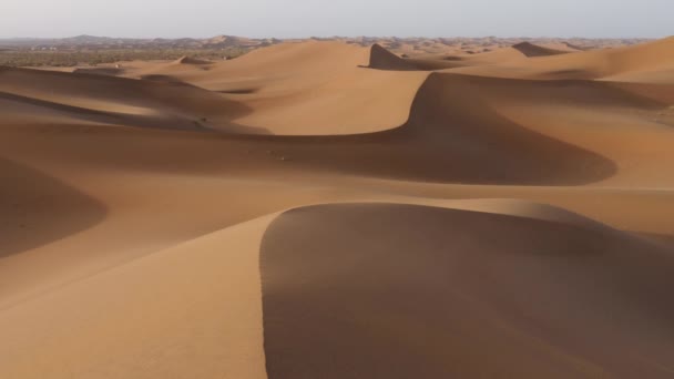 Windy Έρημο Αμμόλοφους Τοπία Στην Έρημο Σαχάρα Mhamid Erg Chigaga — Αρχείο Βίντεο