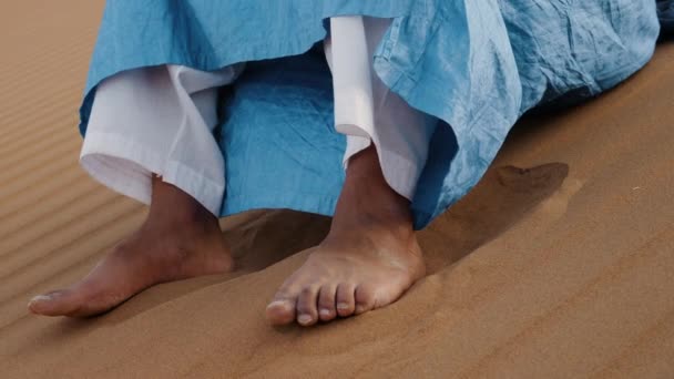 Traditionally Dressed Moroccan Man Wearing Blue Gandoura Djellaba Sits Barefoot — Wideo stockowe