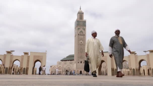 Casablanca Morocco July 2022 Moslems Come Out Mosque Hassan Friday — Vídeo de stock