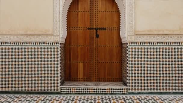 Meknes Μαρόκο Ιουλίου 2022 Εσωτερική Αρχιτεκτονική Του Μαυσωλείου Του Moulay — Αρχείο Βίντεο