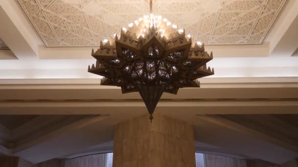 Big Moroccan Arabic Golden Brass Lamp Intricate Pattern Luxury Lifestyle — Vídeo de Stock