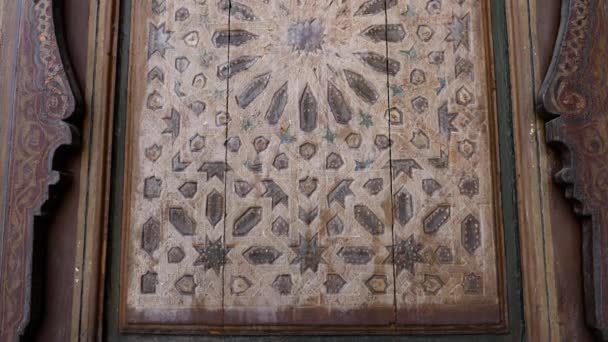 Closeup Moroccan Wooden Door Detail Traditional Wood Carvings 모로코 이슬람 — 비디오