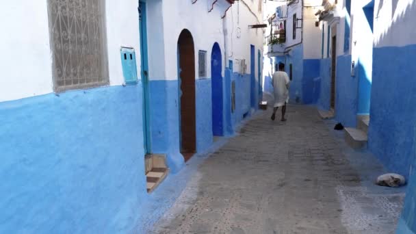 Chefchaouen Tetouan Morocco Липня 2022 Вулична Сцена Традиційно Одягненими Чоловіками — стокове відео