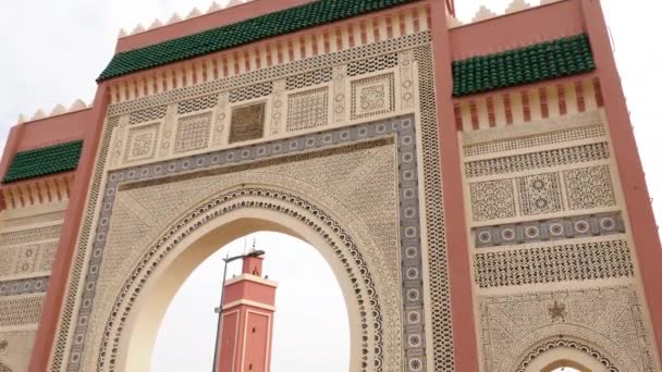 入り口 街の門 ゲート リサニ 南モロッコにつながる リサニのランドマークと象徴的な観光地 4K映像 — ストック動画