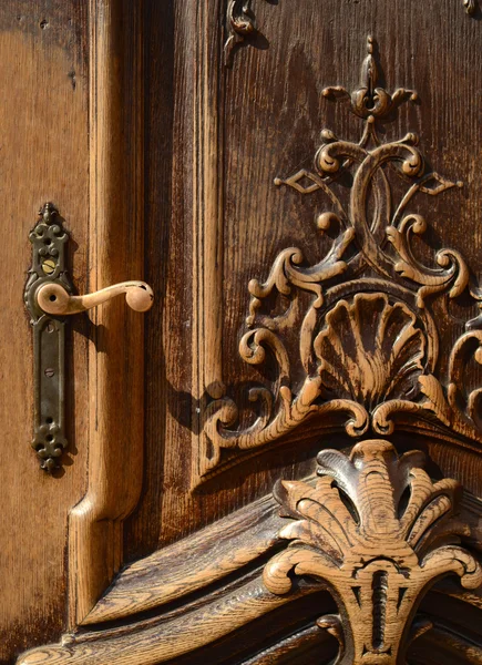 Porta de madeira ornamentada — Fotografia de Stock