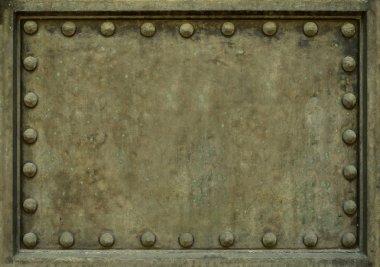 perçinli metal plaka