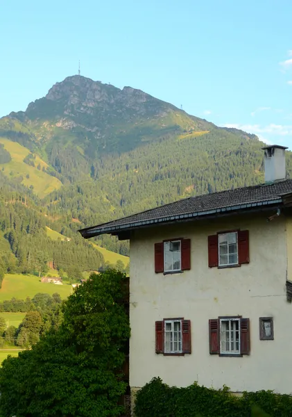 Alpin hus — Stockfoto