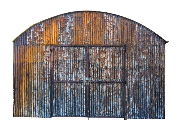 Изолированное ржавое здание фермы — стоковое фото