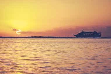 Retro hawaii günbatımı gezisi