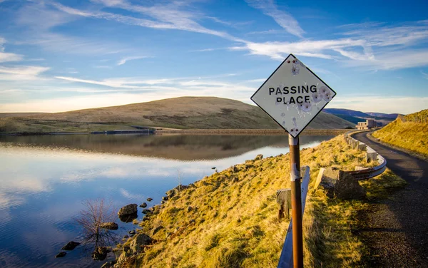 Passing Place Sign Beside Scottish Lake — Stock Photo, Image