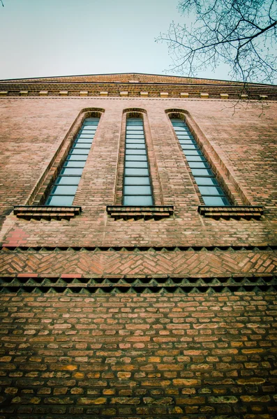 Zeitgenössischer Kirchturm — Stockfoto