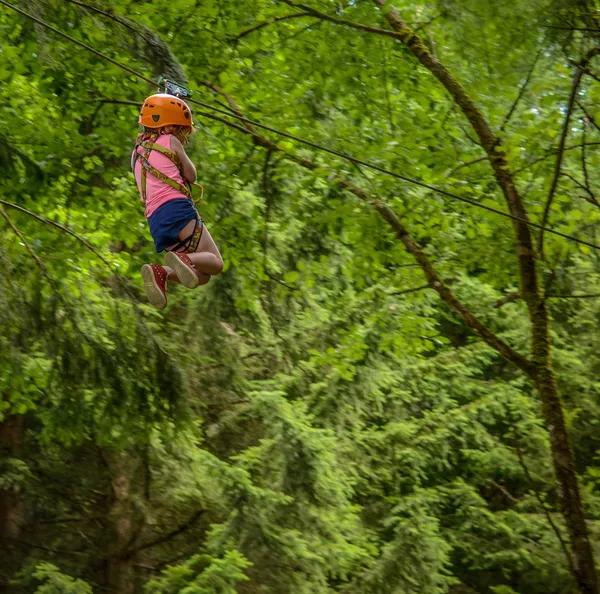 Kız zip hattını açık