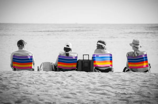 Chaises longues colorées — Photo