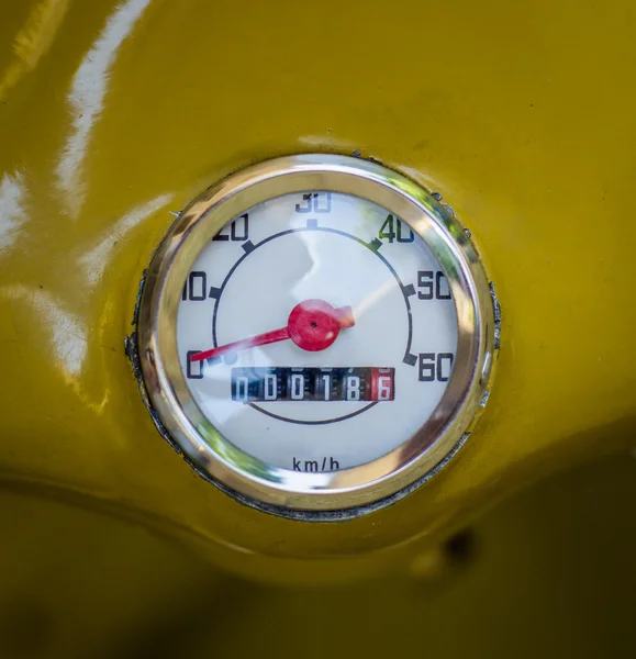Vintage hardal sarı kilometre sayacı — Stok fotoğraf